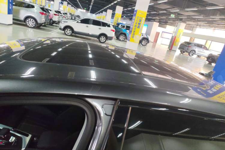 Used Audi A4L 2022 40 TFSI Luxury Dynamic Model Roof