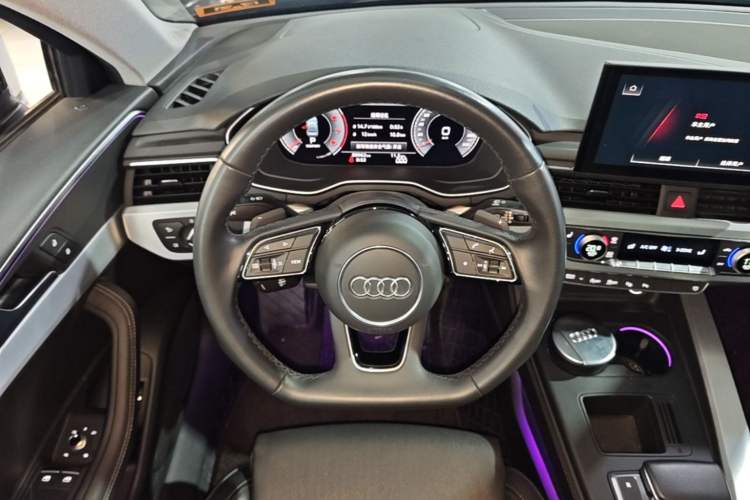 Used Audi A4L 2022 40 TFSI Luxury Dynamic Model Steering Wheel