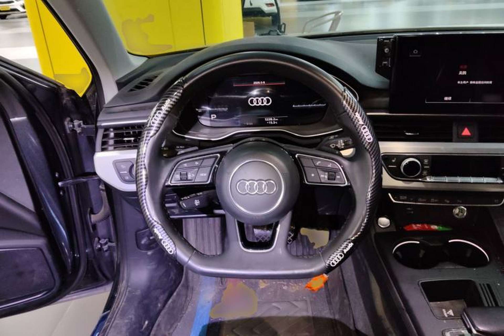 Used Audi A4L 2022 40 TFSI Luxury Dynamic Model Steering Wheel