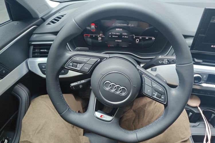 Used Audi A4L 2022 40 TFSI Luxury Dynamic Model Steering Wheel