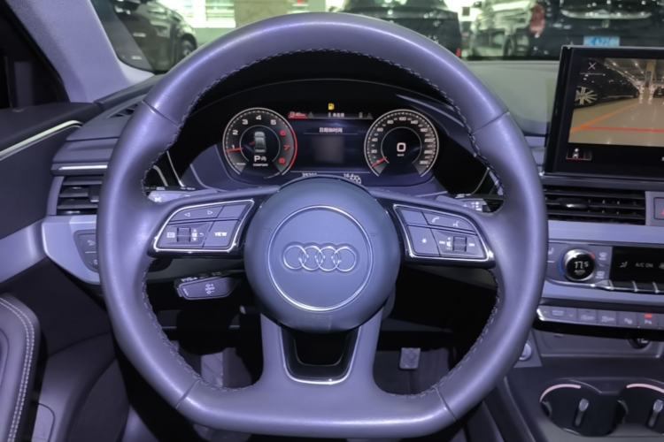 Used Audi A4L 2022 40 TFSI Luxury Dynamic Model Steering Wheel