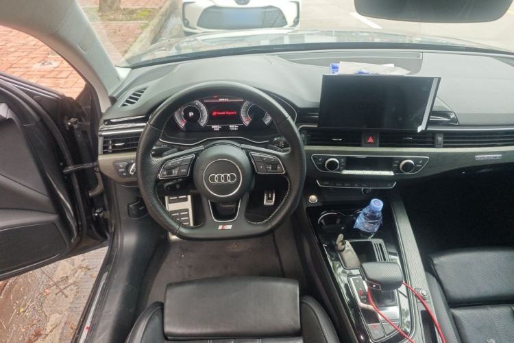 Used Audi A4L 2022 40 TFSI Luxury Dynamic Model Steering Wheel