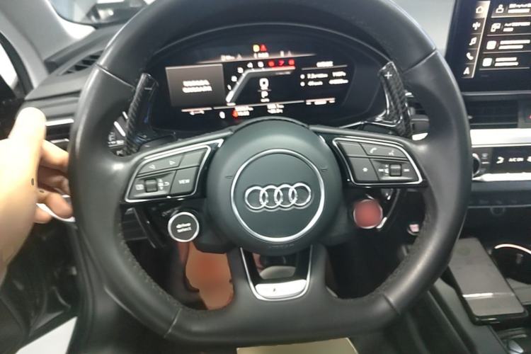 Used Audi A4L 2022 40 TFSI Luxury Dynamic Model Steering Wheel