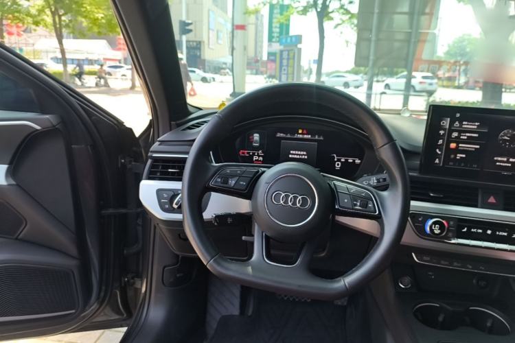 Used Audi A4L 2022 40 TFSI Luxury Dynamic Model Steering Wheel
