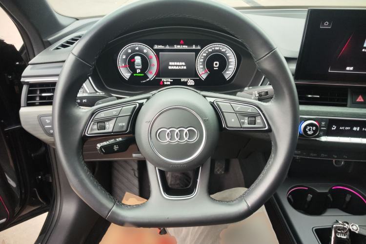 Used Audi A4L 2022 40 TFSI Luxury Dynamic Model Steering Wheel