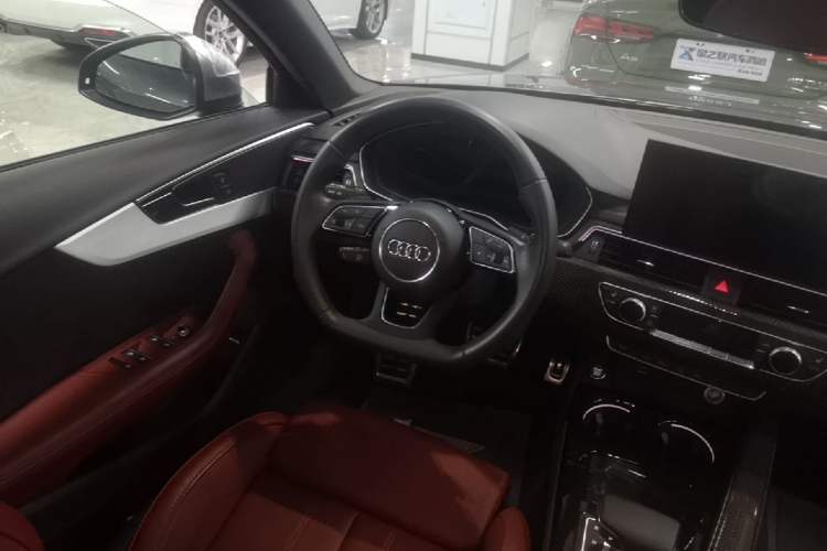 Used Audi A4L 2022 40 TFSI Luxury Dynamic Model Steering Wheel