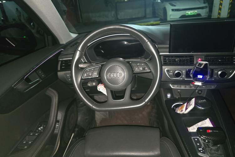 Used Audi A4L 2022 40 TFSI Luxury Dynamic Model Steering Wheel