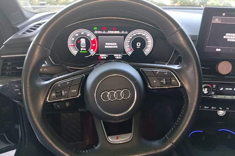 Used Audi A4L 2022 40 TFSI Luxury Dynamic Model Steering Wheel