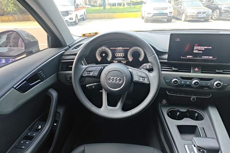 Used Audi A4L 2022 40 TFSI Stylish and Elegant Edition Steering Wheel