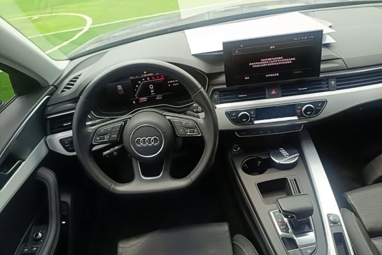 Used Audi A4L 2022 40 TFSI Luxury Dynamic Model Steering Wheel