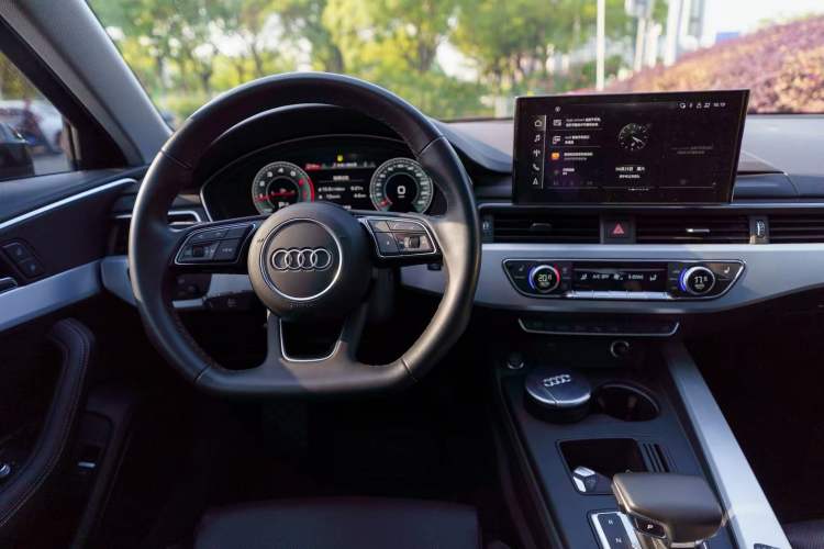 Used Audi A4L 2022 40 TFSI Luxury Dynamic Model Steering Wheel