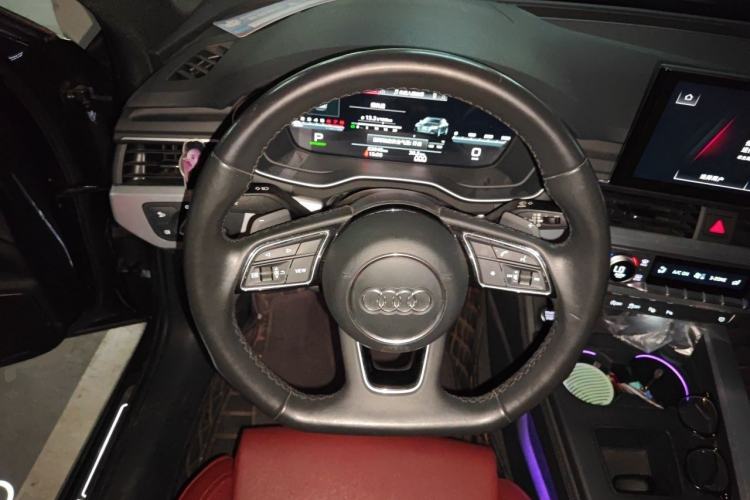 Used Audi A4L 2022 40 TFSI Luxury Dynamic Model Steering Wheel