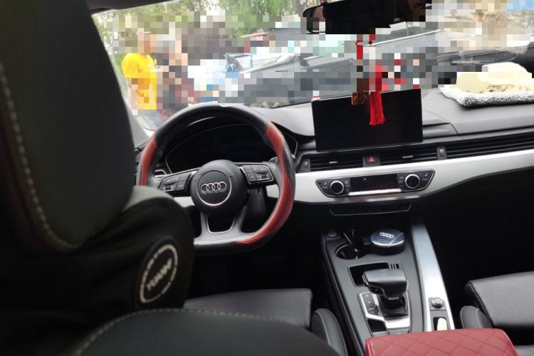 Used Audi A4L 2022 40 TFSI Luxury Dynamic Model Steering Wheel