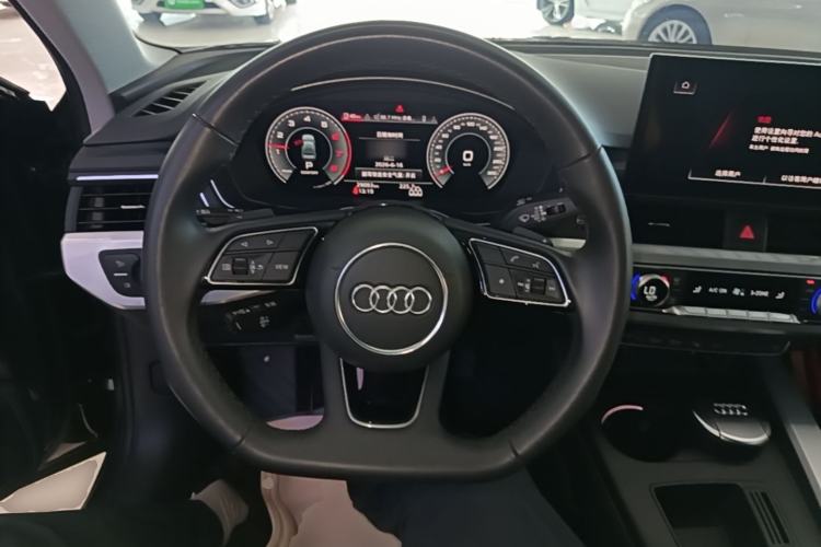 Used Audi A4L 2022 40 TFSI Luxury Dynamic Model Steering Wheel