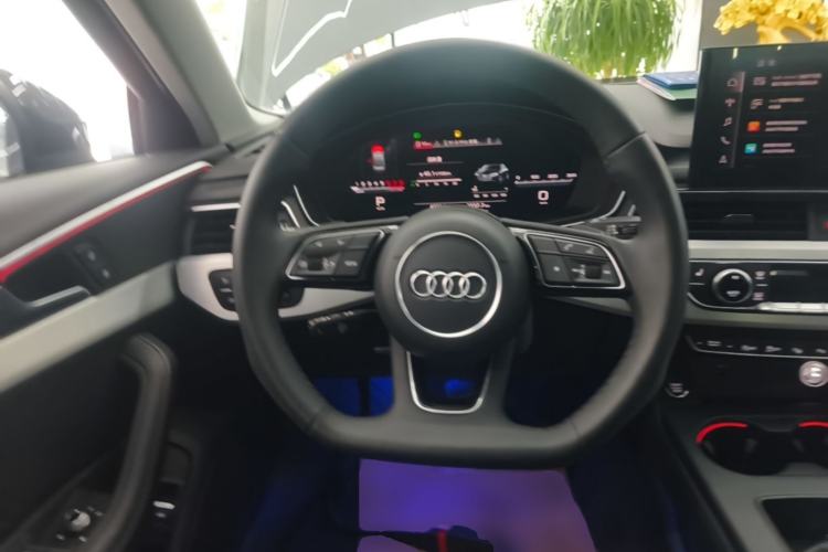 Used Audi A4L 2022 40 TFSI Luxury Dynamic Model Steering Wheel
