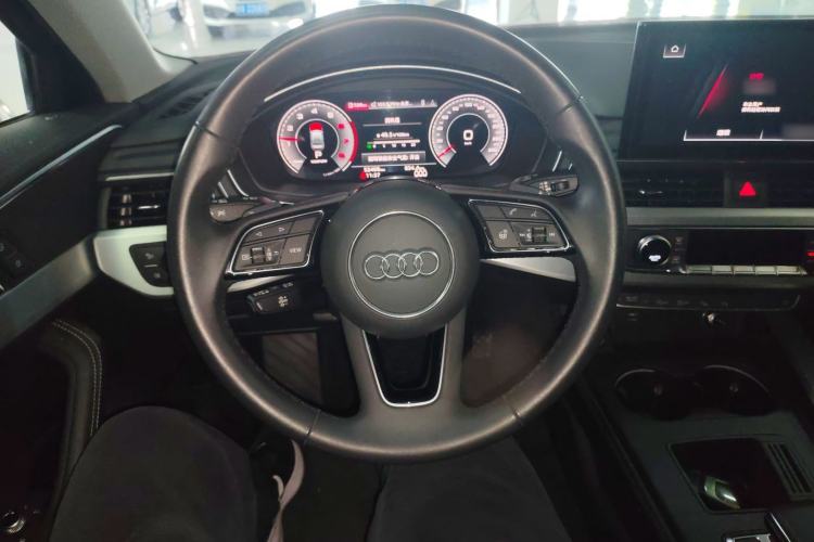 Used Audi A4L 2022 40 TFSI Luxury Dynamic Model Steering Wheel