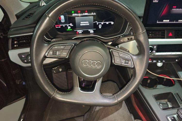 Used Audi A4L 2022 40 TFSI Luxury Dynamic Model Steering Wheel