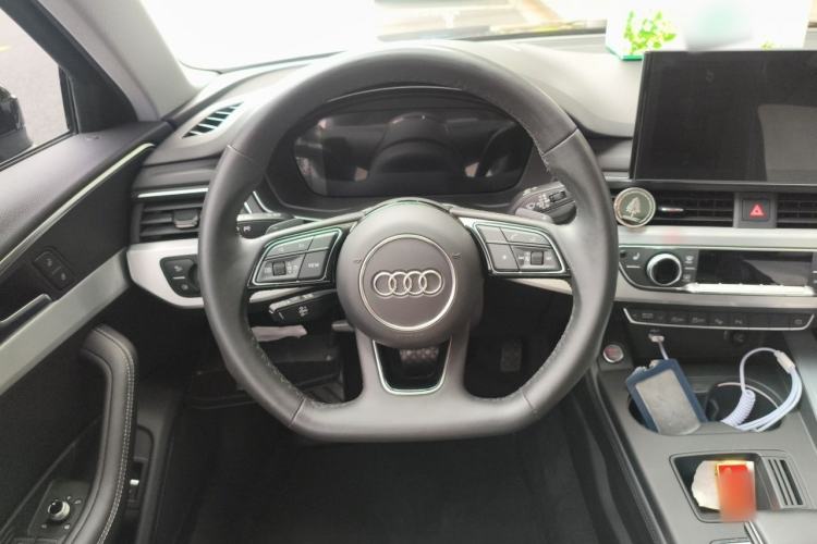Used Audi A4L 2022 40 TFSI Luxury Dynamic Model Steering Wheel