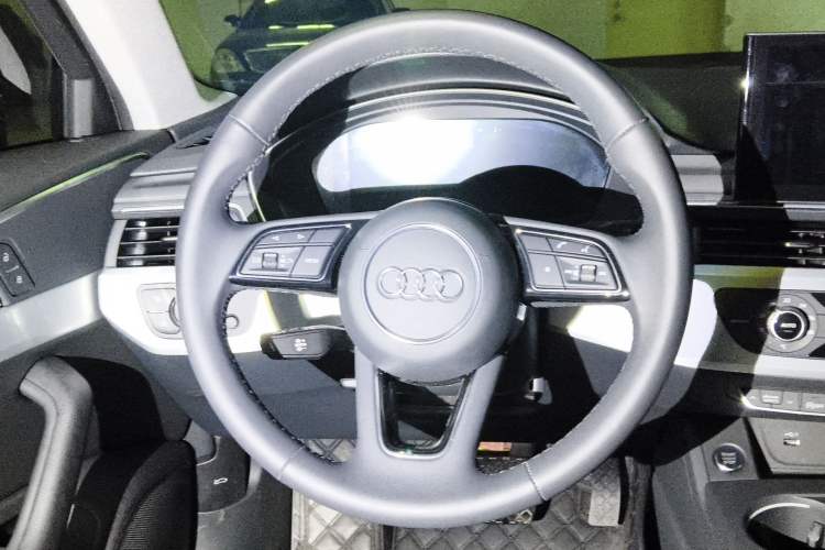 Used Audi A4L 2022 40 TFSI Fashion Dynamic Model Steering Wheel