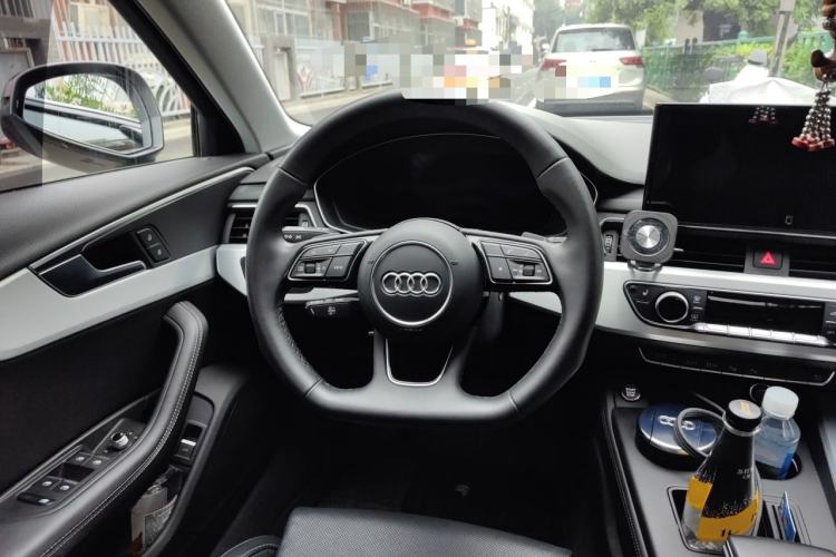 Used Audi A4L 2022 40 TFSI Luxury Dynamic Model Steering Wheel