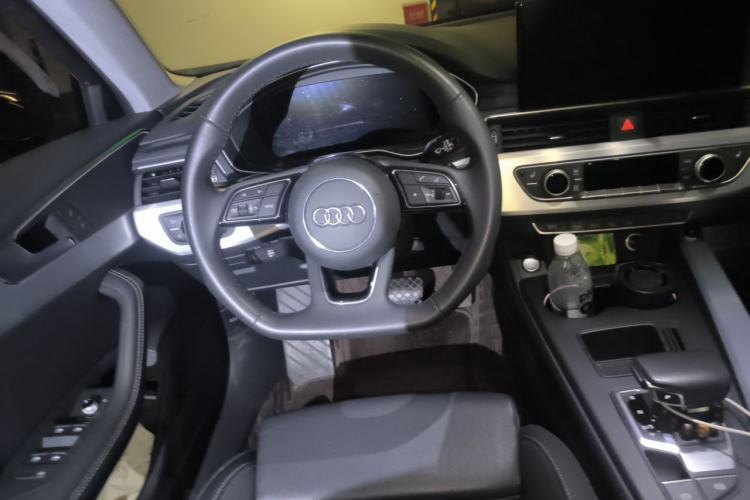Used Audi A4L 2022 40 TFSI Luxury Dynamic Model Steering Wheel