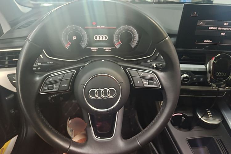 Used Audi A4L 2022 40 TFSI Fashion Dynamic Model Steering Wheel