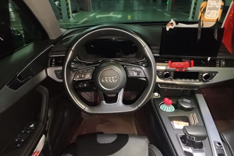 Used Audi A4L 2022 40 TFSI Luxury Dynamic Model Steering Wheel