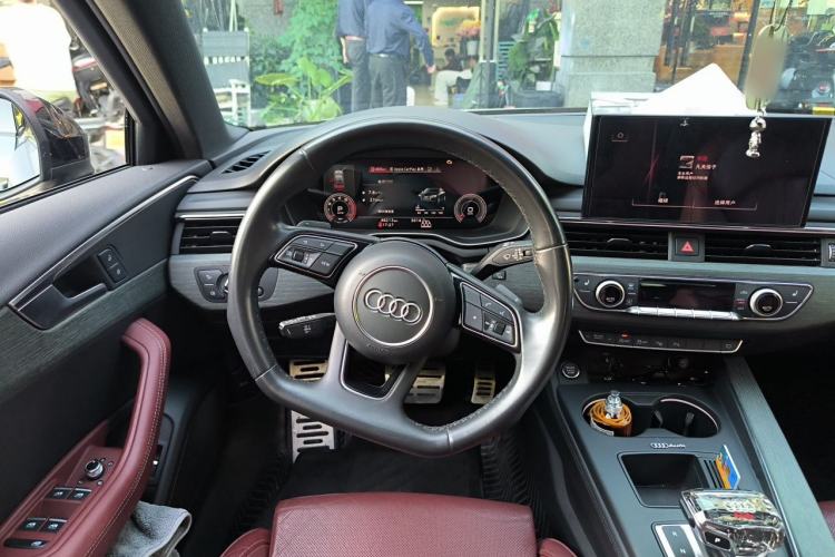 Used Audi A4L 2022 40 TFSI Luxury Dynamic Model Steering Wheel