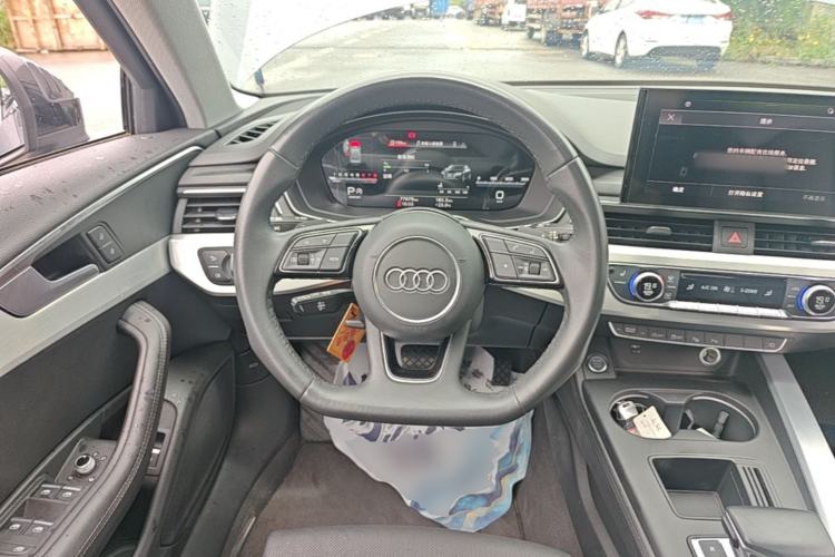 Used Audi A4L 2022 40 TFSI Luxury Dynamic Model Steering Wheel