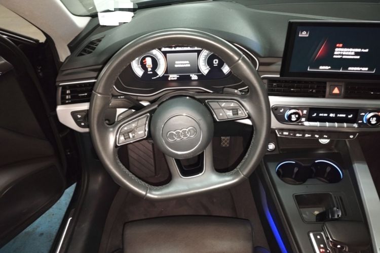 Used Audi A4L 2022 40 TFSI Luxury Dynamic Model Steering Wheel