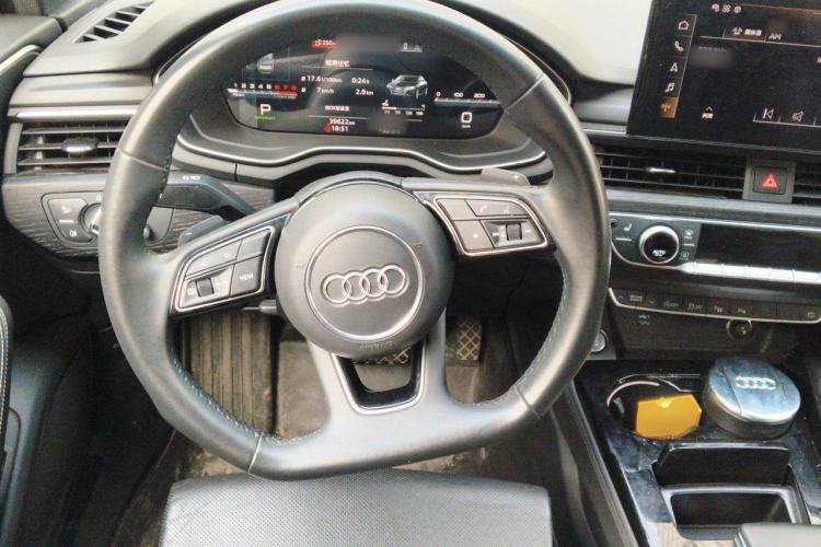 Used Audi A4L 2022 40 TFSI Luxury Dynamic Model Steering Wheel