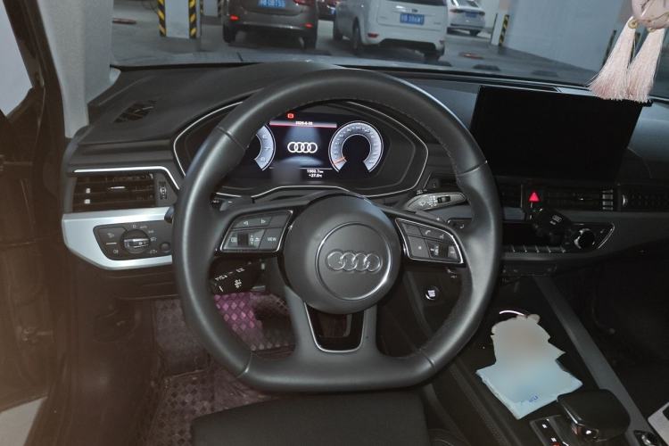 Used Audi A4L 2022 40 TFSI Luxury Dynamic Model Steering Wheel