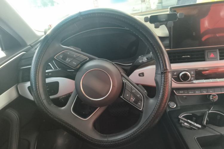 Used Audi A4L 2022 40 TFSI Luxury Dynamic Model Steering Wheel
