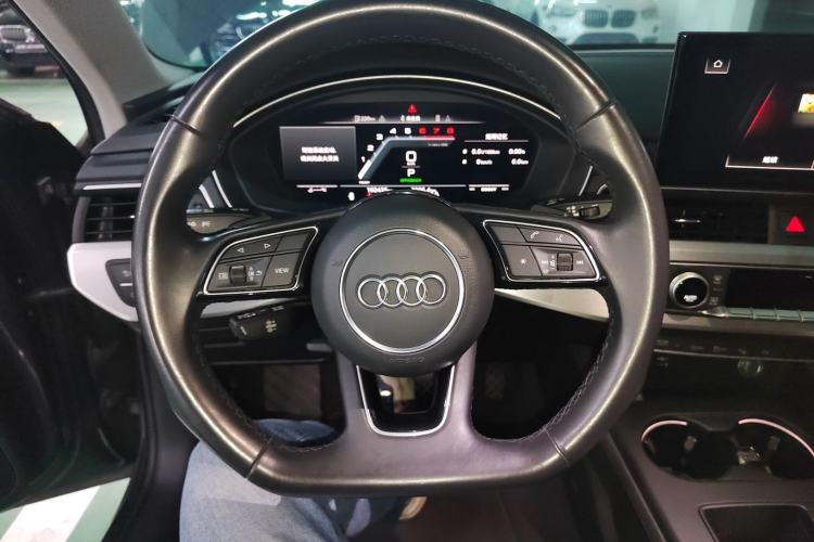 Used Audi A4L 2022 40 TFSI Luxury Dynamic Model Steering Wheel