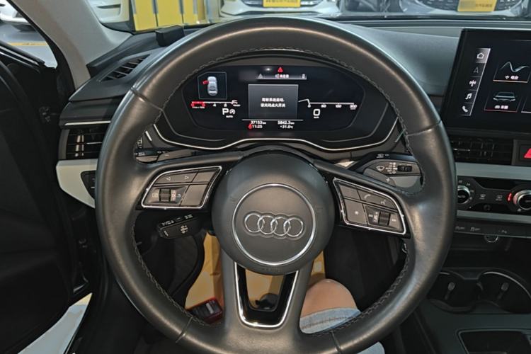 Used Audi A4L 2022 40 TFSI Fashion Dynamic Model Steering Wheel