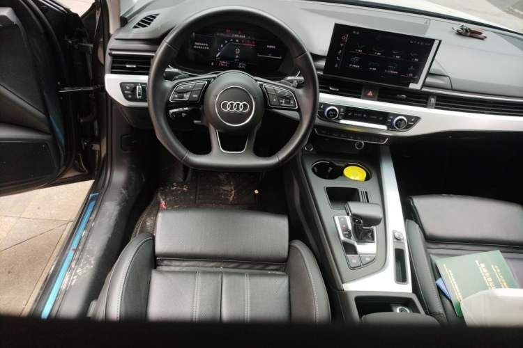 Used Audi A4L 2022 40 TFSI Luxury Dynamic Model Steering Wheel