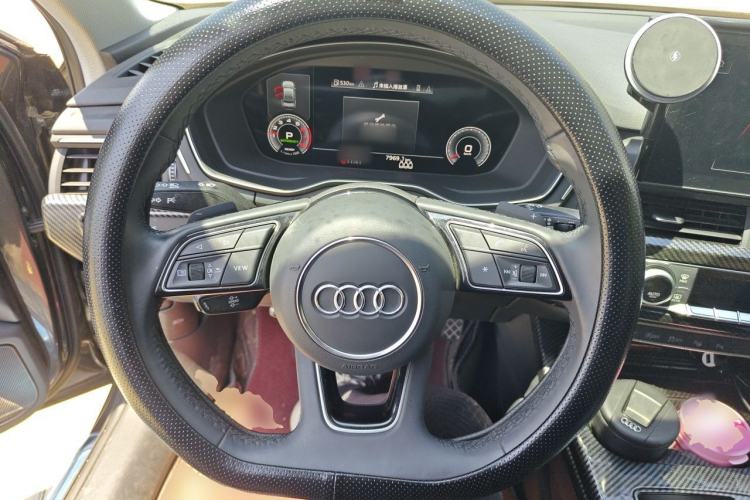 Used Audi A4L 2022 40 TFSI Luxury Dynamic Model Steering Wheel