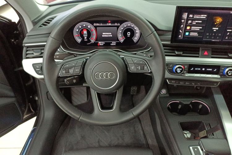 Used Audi A4L 2022 40 TFSI Luxury Dynamic Model Steering Wheel