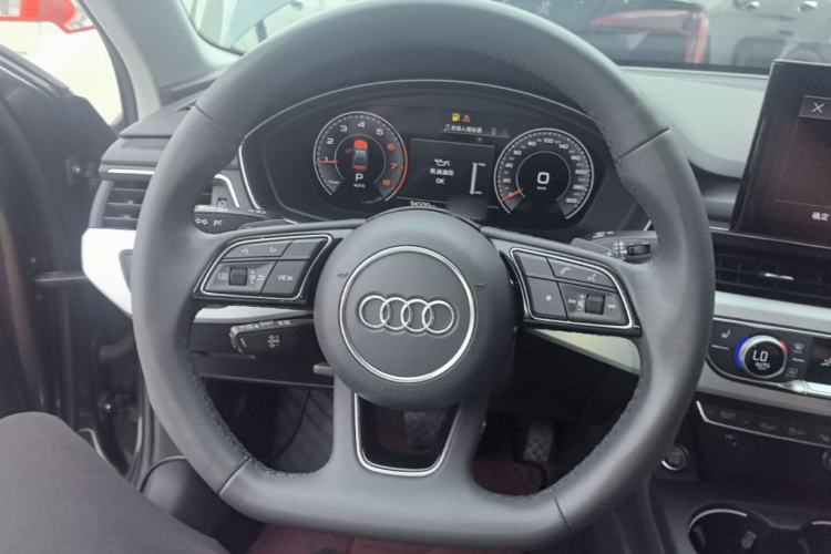 Used Audi A4L 2022 40 TFSI Luxury Dynamic Model Steering Wheel