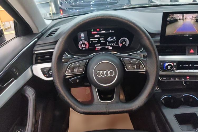 Used Audi A4L 2022 40 TFSI Luxury Dynamic Model Steering Wheel