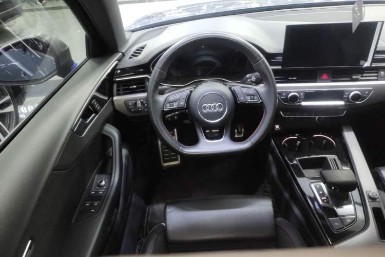 Used Audi A4L 2022 40 TFSI quattro RS Performance Package Steering Wheel