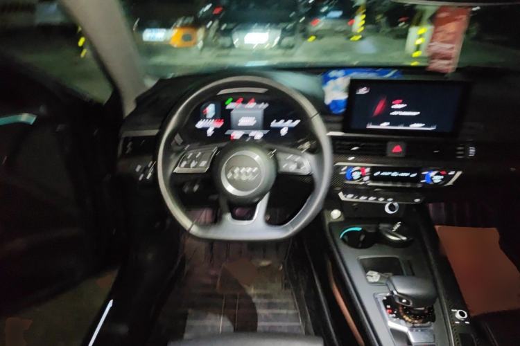 Used Audi A4L 2022 40 TFSI Luxury Dynamic Model Steering Wheel