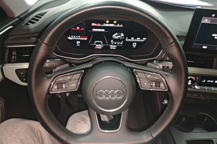 Used Audi A4L 2022 40 TFSI Luxury Dynamic Model Steering Wheel