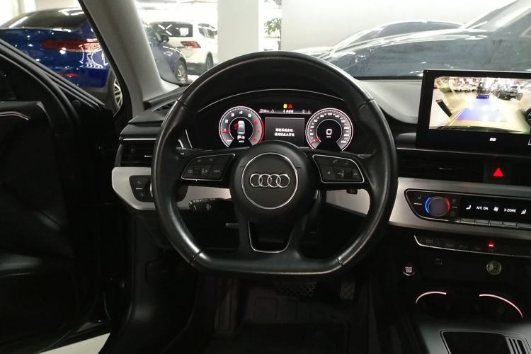 Used Audi A4L 2022 40 TFSI Luxury Dynamic Model Steering Wheel