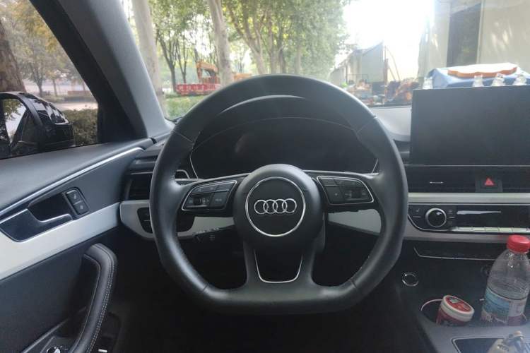 Used Audi A4L 2022 40 TFSI Luxury Dynamic Model Steering Wheel