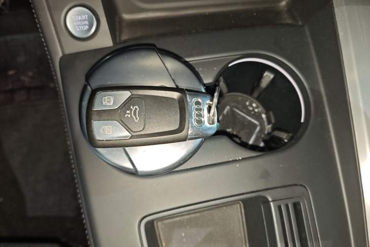 Used Audi A4L 2022 40 TFSI Luxury Dynamic Model Vehicle Key