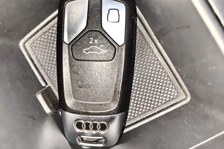 Used Audi A4L 2022 40 TFSI Fashion Dynamic Model Vehicle Key