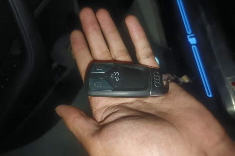 Used Audi A4L 2022 40 TFSI Luxury Dynamic Model Vehicle Key