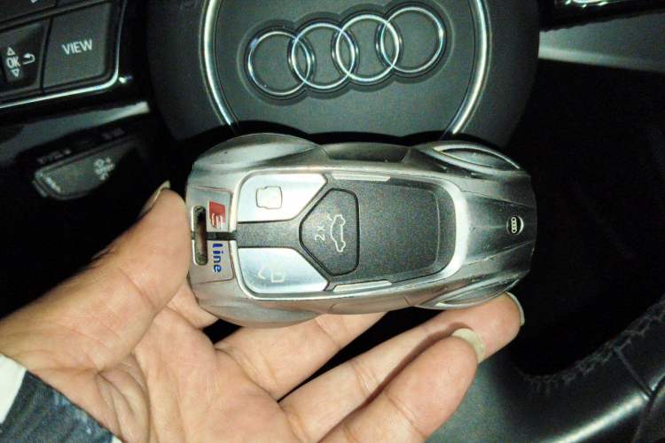 Used Audi A4L 2022 40 TFSI Fashion Dynamic Model Vehicle Key