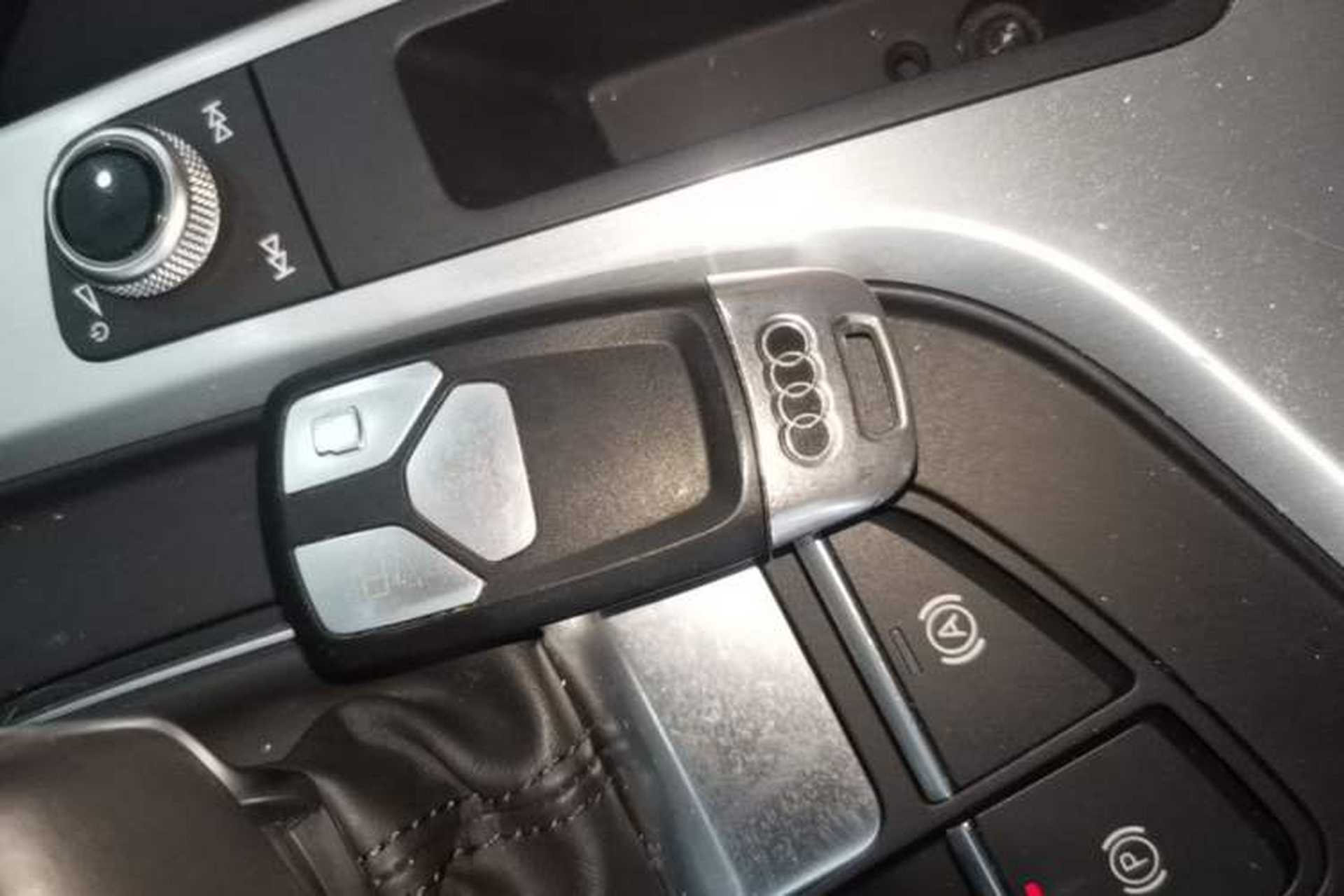 Used Audi A4L 2022 40 TFSI Luxury Dynamic Model Vehicle Key